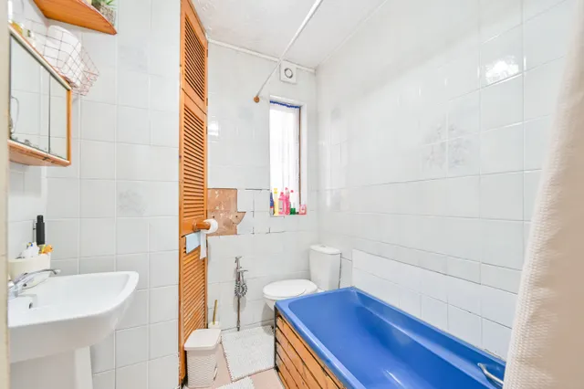 Photo 2 — 163 Tanfield Avenue, London