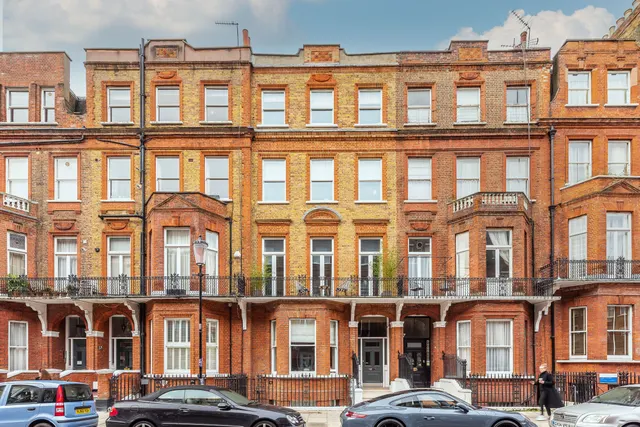 Photo 2 — Flat 3, 39 Rosary Gardens, London