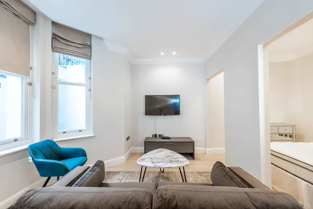Flat 3, 39 Rosary Gardens, London, photo 1