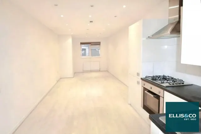 Finchley Road, Temple Fortune, NW11, photo 3