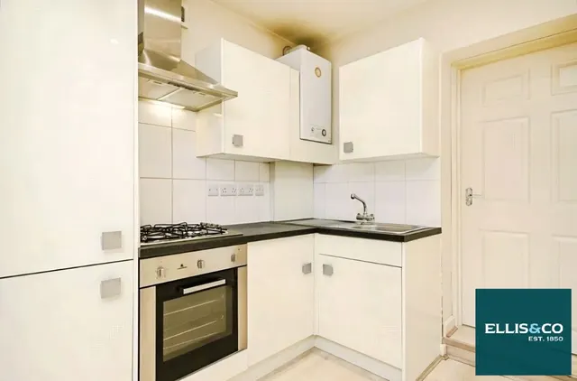 Finchley Road, Temple Fortune, NW11, photo 2
