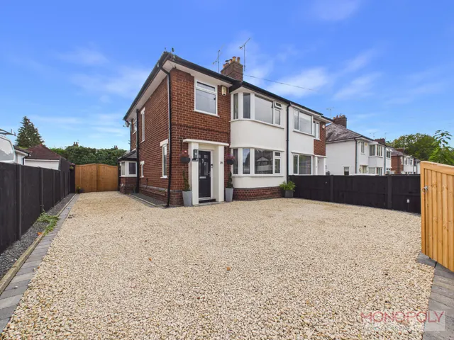 Camberley Drive, Wrexham, LL12, photo 1