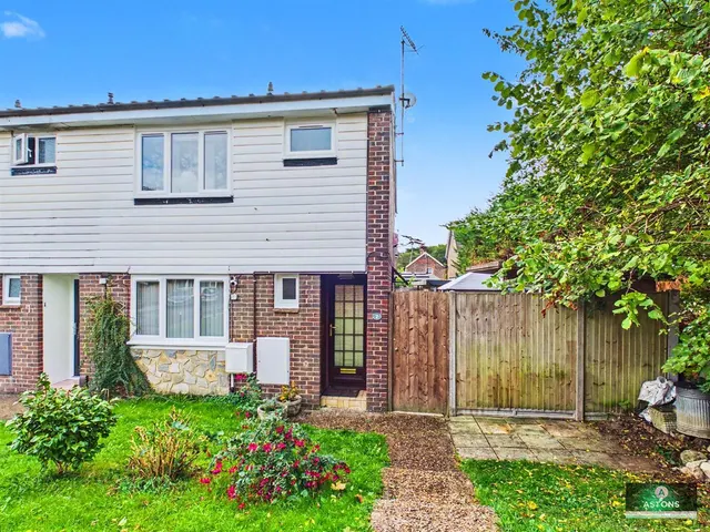 Cotswold Close, West Green, photo 1