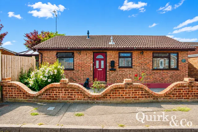 Gainsborough Avenue, Canvey Island, SS8, photo 1
