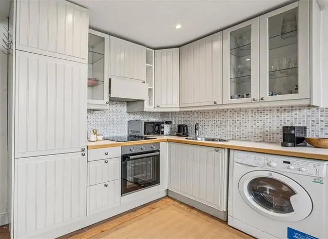 Photo 2 — Redcliffe Gardens, South Kensington, SW10