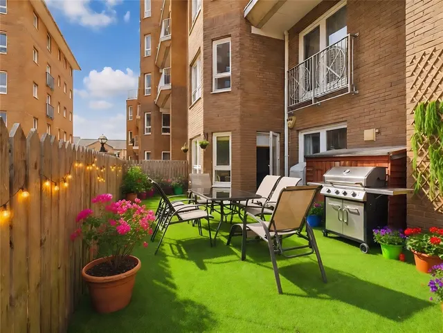 Homer Drive, London, E14, photo 1