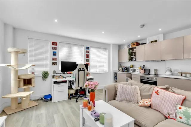 North Street, Horsham, RH12, photo 3