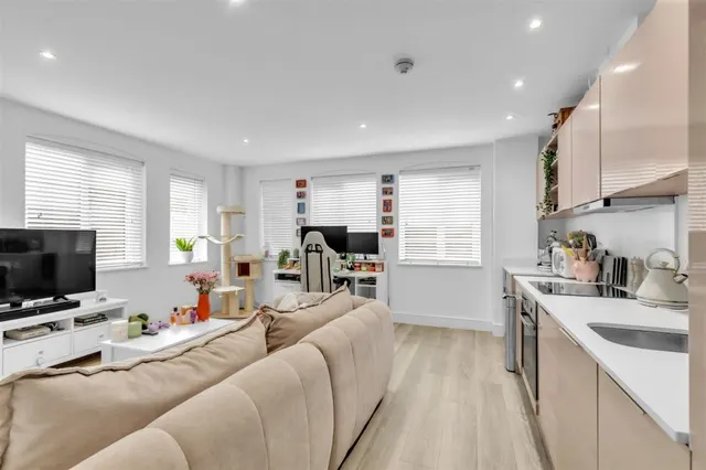 North Street, Horsham, RH12, photo 2