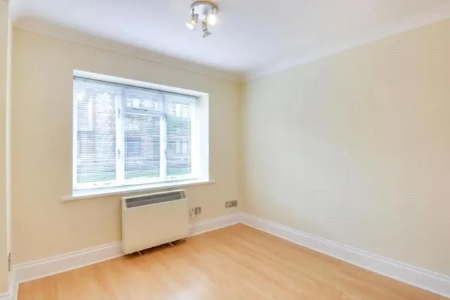 Portland House Mews, Epsom, KT18, photo 2