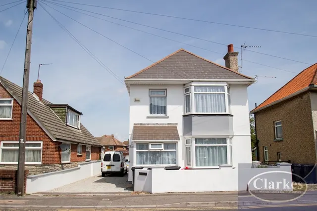 Columbia Road, Ensbury Park, photo 1