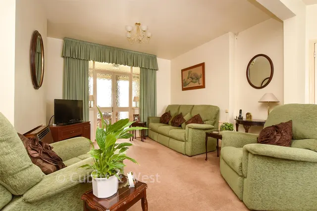 Orchard Way, Reigate, RH2, photo 3