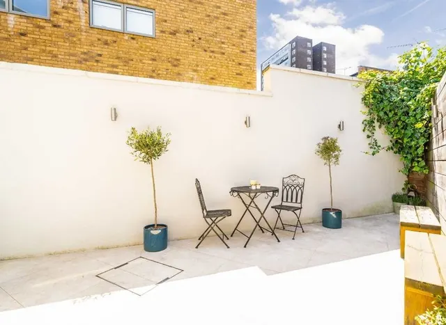 Photo 3 — Margravine Road, Hammersmith, W6