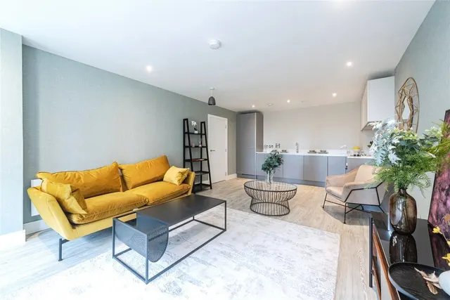 Kings Road, Newbury, RG14, photo 3