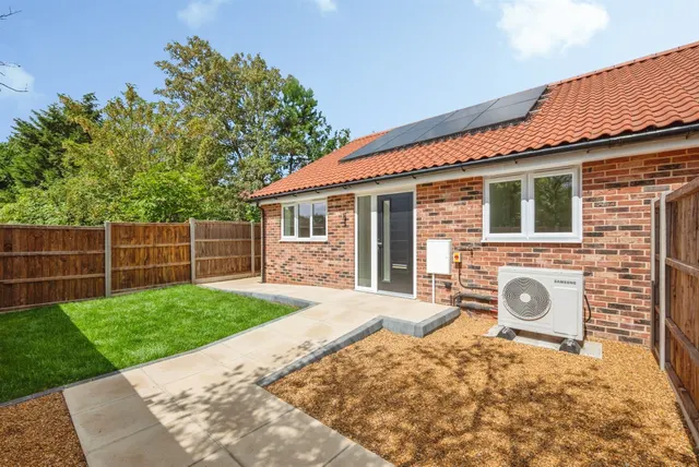 Sutton Crescent, Freethorpe, NR13, photo 3