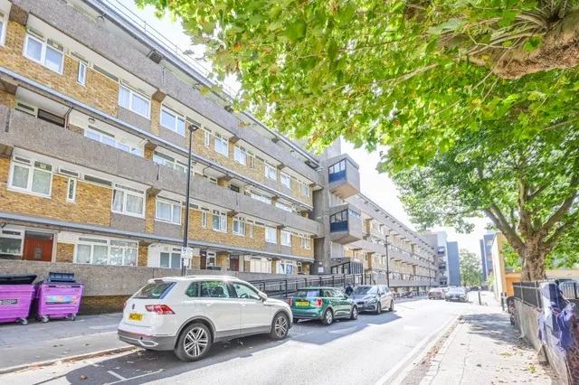 39 Brockmer House, Crowder Street, London, photo 1