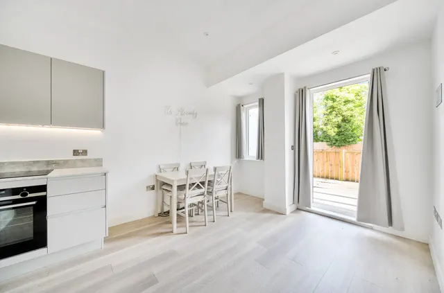 Catteshall Lane, Godalming, GU7, photo 3