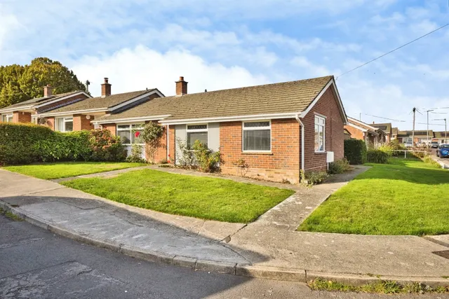 Blenheim Road, Yeovil, BA21, photo 1