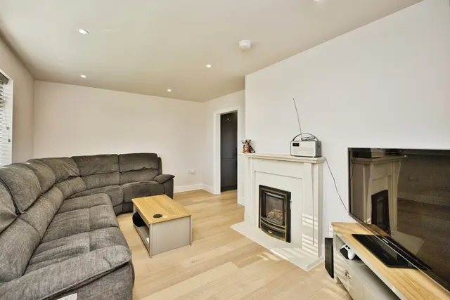 Blenheim Road, Yeovil, BA21, photo 2