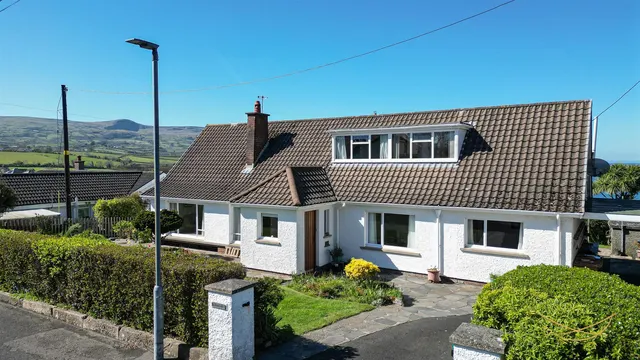 4 bedroom house — Whin Road, Ballygally, Larne, BT40 2QJ
