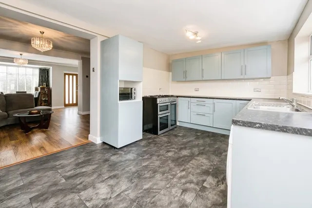 Upper Rainham Road, Hornchurch, RM12, photo 2