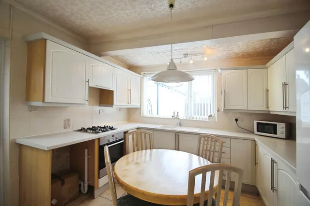 Redhill Crescent, Wakefield, WF3, photo 3