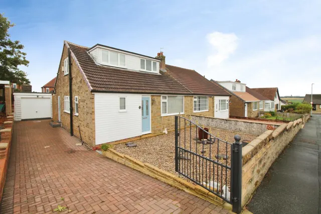 Redhill Crescent, Wakefield, WF3, photo 1