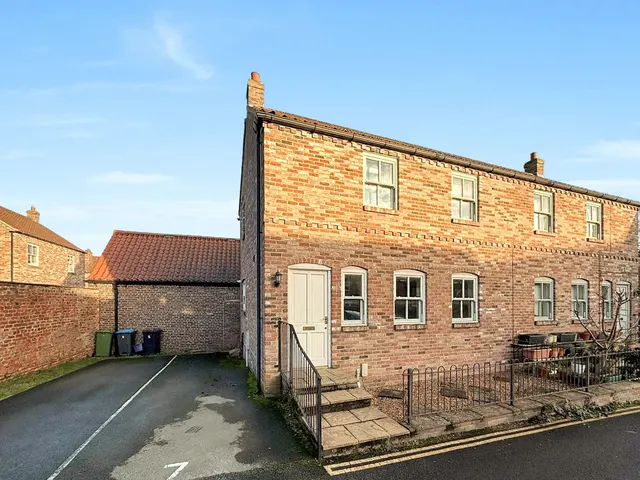Castle Yard Stables, Thirsk, North Yorkshire, YO7 1TG, photo 1