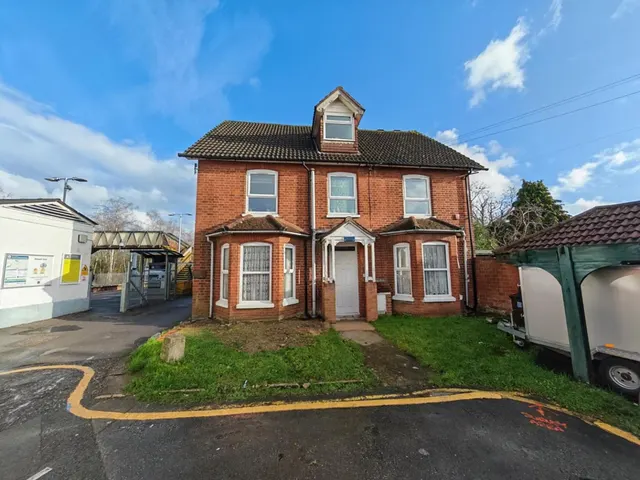 Station Road, Earley, Reading, RG6 7DY, photo 1