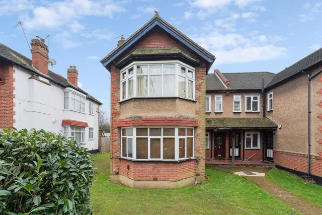 West End Court, Pinner, HA5, photo 1