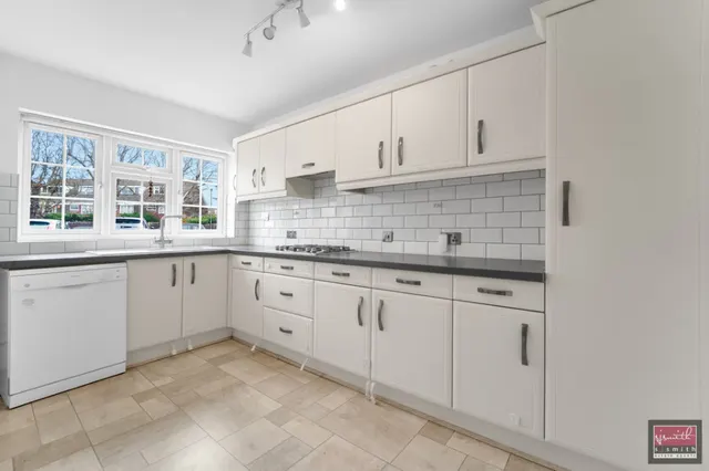 Springfield Road, Ashford, TW15, photo 2