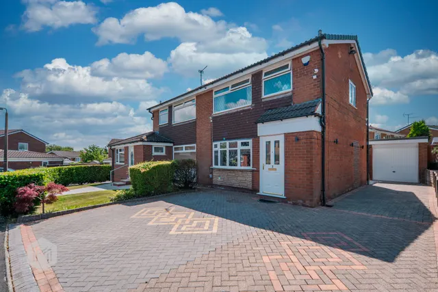 Mendip Close, Bolton, BL2 6LG, photo 1