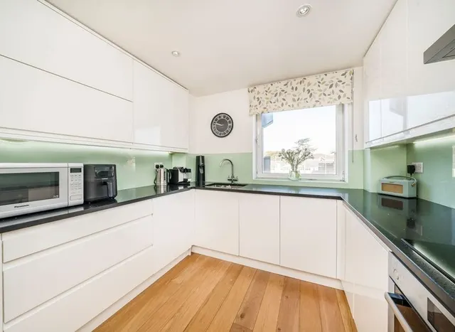 Photo 3 — Lamberts Road, Surbiton, KT5