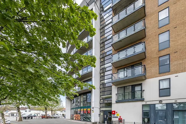 Photo 3 — 21 Durnsford Road, London, SW19