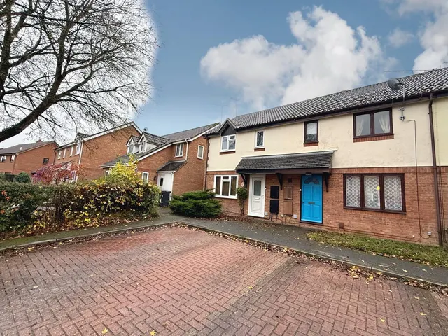 Radcot Close, Swindon, Wiltshire, SN5 5UY, photo 1