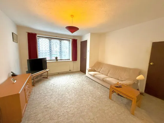 Photo 2 — Radcot Close, Swindon, Wiltshire, SN5 5UY