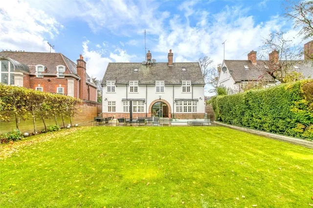 The Bishops Avenue, Hampstead Garden Suburb, N2, photo 3