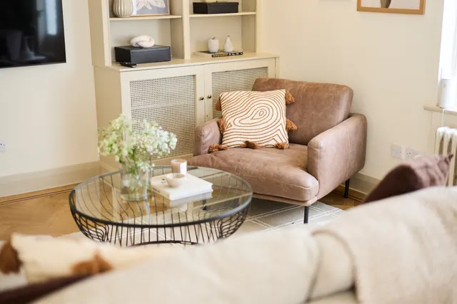 Photo 2 — Strathearn Place, London