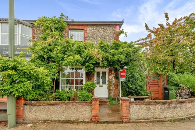 High Street, Merstham, Redhill, photo 1