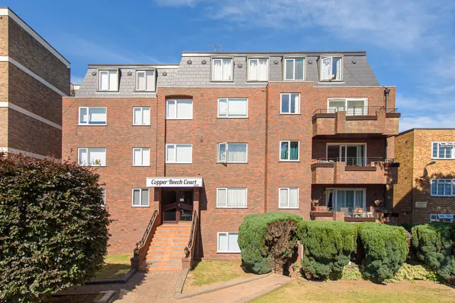 2 Copper Beech Court, 1035 High Road, London, photo 1