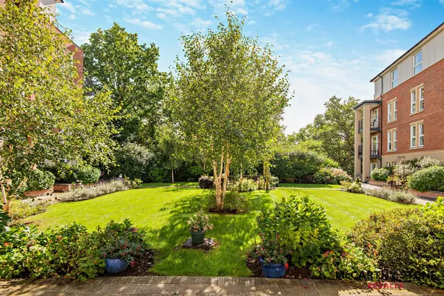 Station Parade, Virginia Water, GU25, photo 3