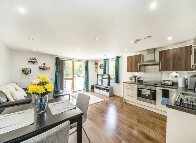 Photo 2 — Gifford Road, Harlesden, NW10