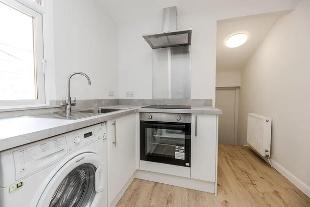 Addycombe Terrace, Heaton, photo 3
