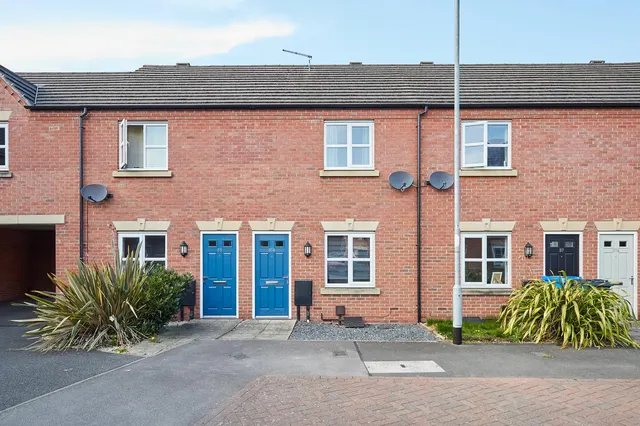 Blakeholme Court, Burton upon Trent, DE14, photo 1