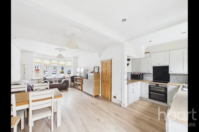 3 bedroom house, Northumberland Avenue, Hornchurch, RM11