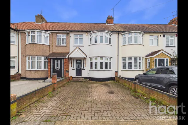 Northumberland Avenue, Hornchurch, RM11, photo 2