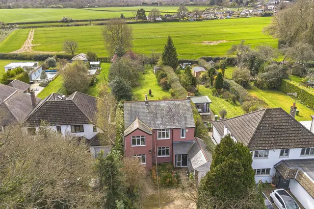 Sheepcote Dell Road, Holmer Green, HP15, photo 1