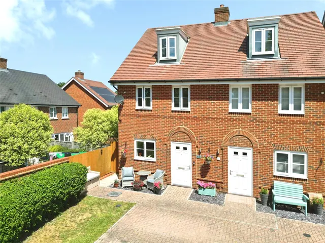 Dashers Close, Crowthorne, Berkshire, RG45 6GX, photo 1