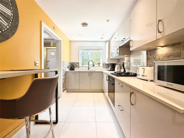 Photo 3 — Dashers Close, Crowthorne, Berkshire, RG45 6GX
