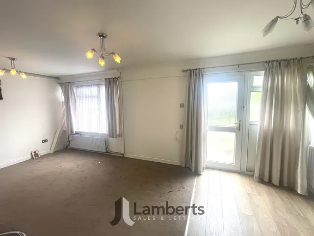 Photo 2 — 119 Doverdale Close, Redditch