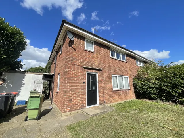 Birchfield Grove, Bletchley, MK2, photo 1